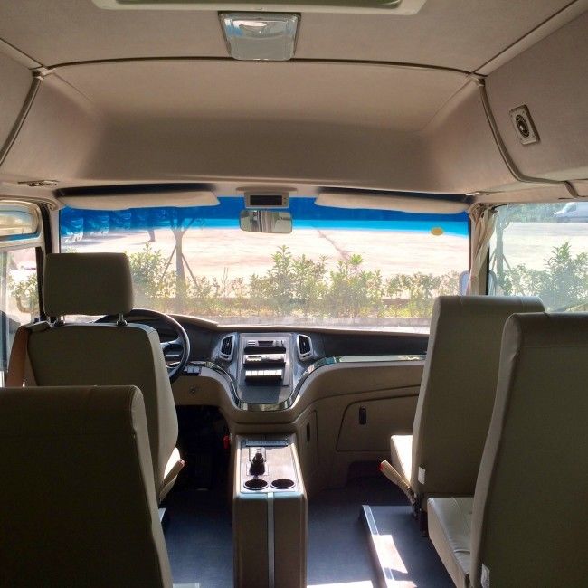 18 miejsc elektryczny autobus kolejowy z zasięgiem 200 km i 89,7 kWh baterii dla transportu publicznego