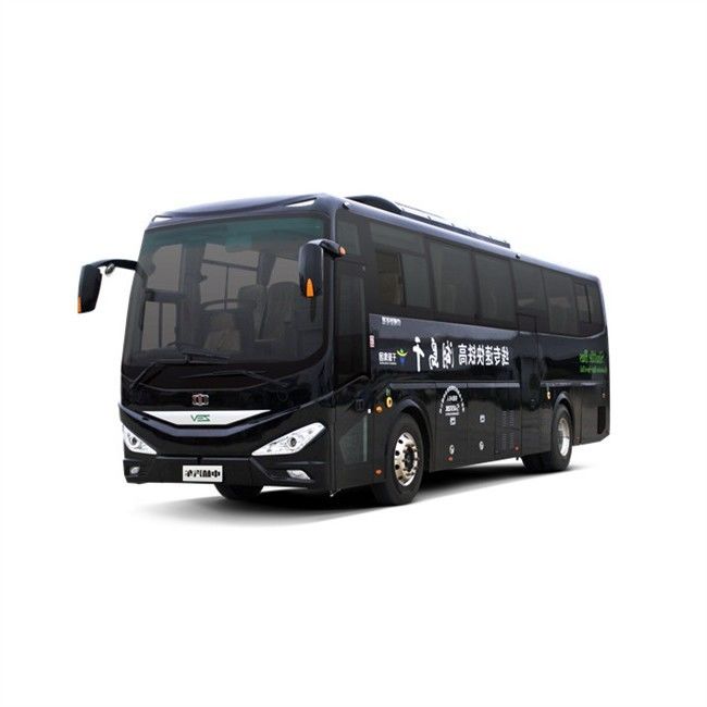 11-metrowy elektryczny autokar turystyczny na 46 miejsc, z maksymalną prędkością 120 km/h i zerową emisją spalin, przeznaczony do luksusowych podróży turystycznych